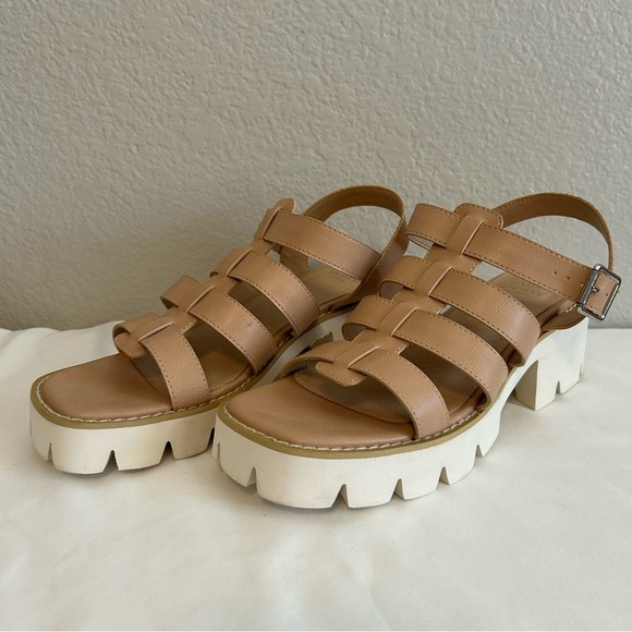 Oasis Society Women’s Platform Gladiator Sandal in Light Tan/White, Size 8.5 - Picture 4 of 9